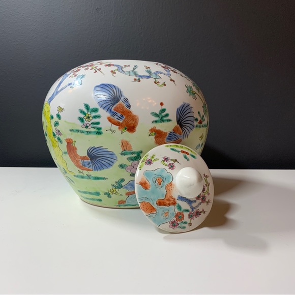 Vase/Urn LOCKURNA, China, 1900s Motif with chicken birds in polychrome colors. - Picture 5 of 9